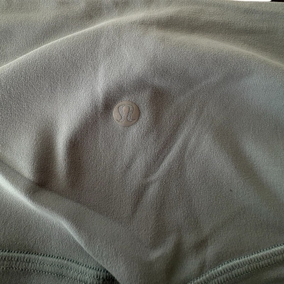 🖤🤍Like New LULULEMON Women's light robins egg blue leggings.  Size 4 - Picture 4 of 6